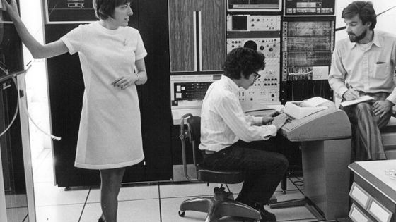 NOV 3 1971, NOV 4 1971; Computer programmers Mary Dick and David Stern super-¡vise computer operations directed by Ian Stewart, right. ©Getty - Photo By Bill Johnson/The Denver Post via Getty Images)