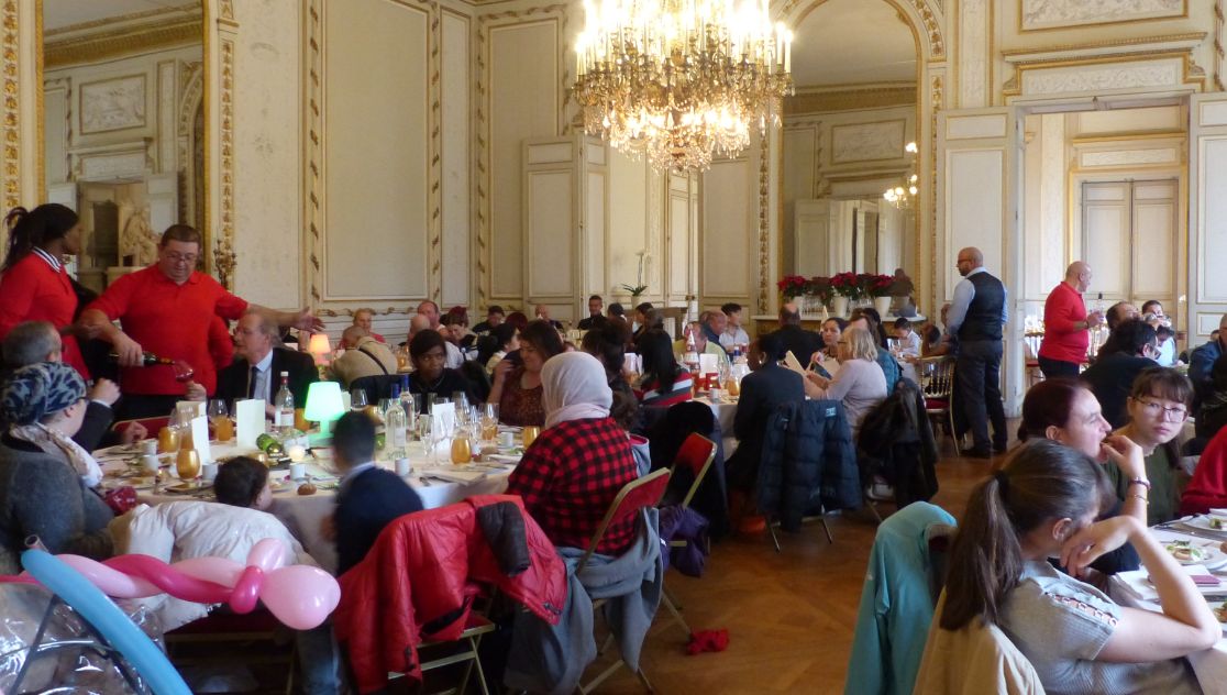 Bordeaux La Mairie Met Les Petits Plats Dans Les Grands Pour Les Plus Demunis