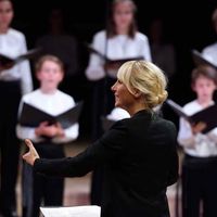 Sofi Jeannin dirige la Maîtrise de Radio France
