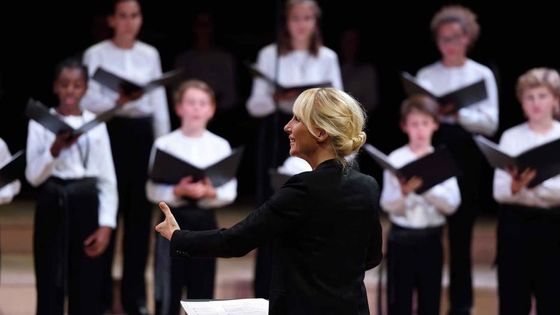 Sofi Jeannin dirige la Maîtrise de Radio France ©Radio France - C. Abramowitz