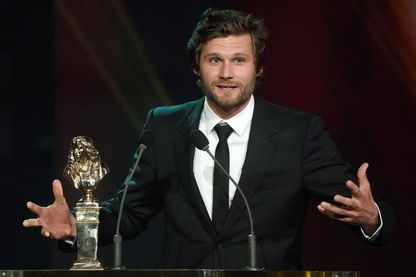 Alexis Michalik, comédien, auteur de pièces de théâtre et metteur en scène franco-britannique, recevant un Molière en 2014 Alexis Michalik, comédien, auteur de pièces de théâtre et metteur en scène franco-britannique, recevant un Molière en 2014