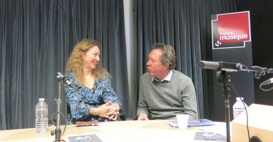 France Musique, studio 131... Artiste multiple, Émeline Bayart & le producteur Benoît Duteurtre