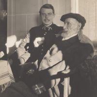 Pierre-Auguste et Jean Renoir, vers 1916 (épreuve sur papier albuminé d'après négatif).