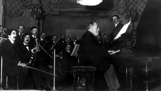 Camille Saint-Saëns au piano ©Getty - ullstein bild