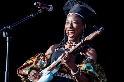 Fatoumata Diawara, chanteuse, comédienne et auteure-compositrice-interprète au festival Cruilla Bcn le 14 juillet 2018 à Barcelone, en Espagne. Fatoumata Diawara, chanteuse, comédienne et auteure-compositrice-interprète au festival Cruilla Bcn le 14 juillet 2018 à Barcelone, en Espagne.