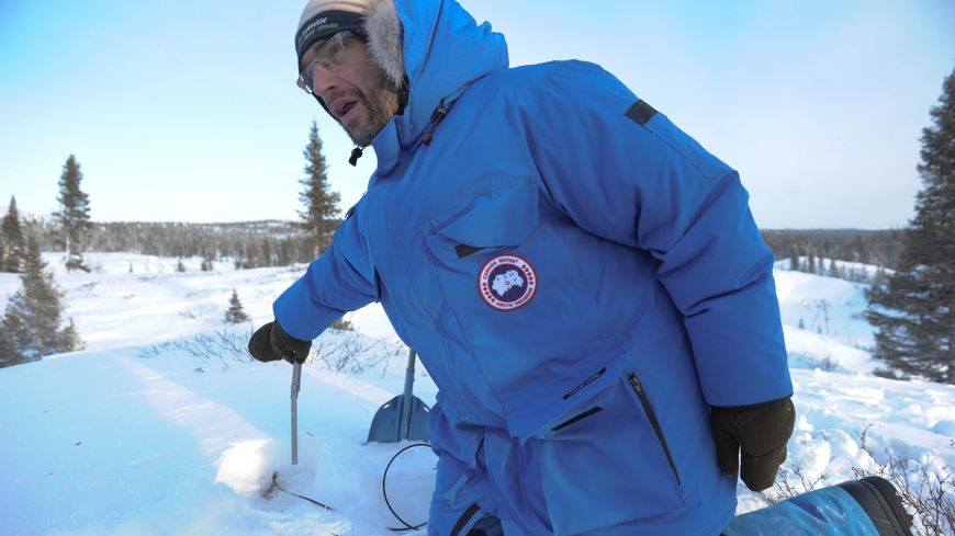 Florent Dominé, lors d'une étude du réchauffement du pergélisol, près de Kuujjuarapik, au Canada en décembre 2014