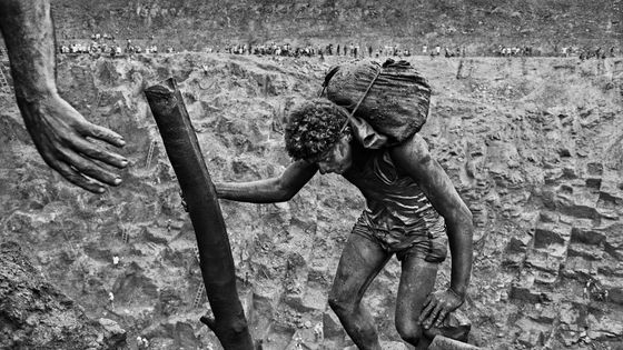 La mine d'or, Serra Pelada, au Brésil, 1986 - Sebastião Salgado / Amazonas Images