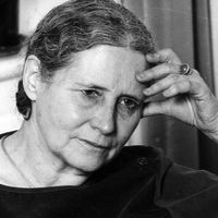 L'écrivain britannique Doris Lessing (1919-2013) en 1984. Prix Nobel de littérature en 2007.