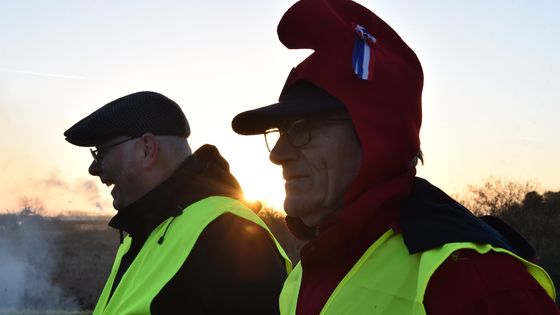 Gilet jaune et bonnet phrygien ©AFP