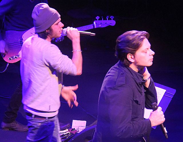 Orelsan et Benjamin Biolay, sur la scène du studio 105, pendant les balances du Pont des Artistes - 7 novembre 2012