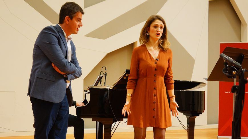 Philippe Jaroussky et la mezzo-soprano Marine Chagnon, membre de l'académie lors d'une masterclass publique à la Seine musicale