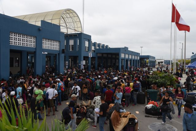 Des migrants vénézuéliens arrivent à Tumbes, au Pérou en octobre 2018