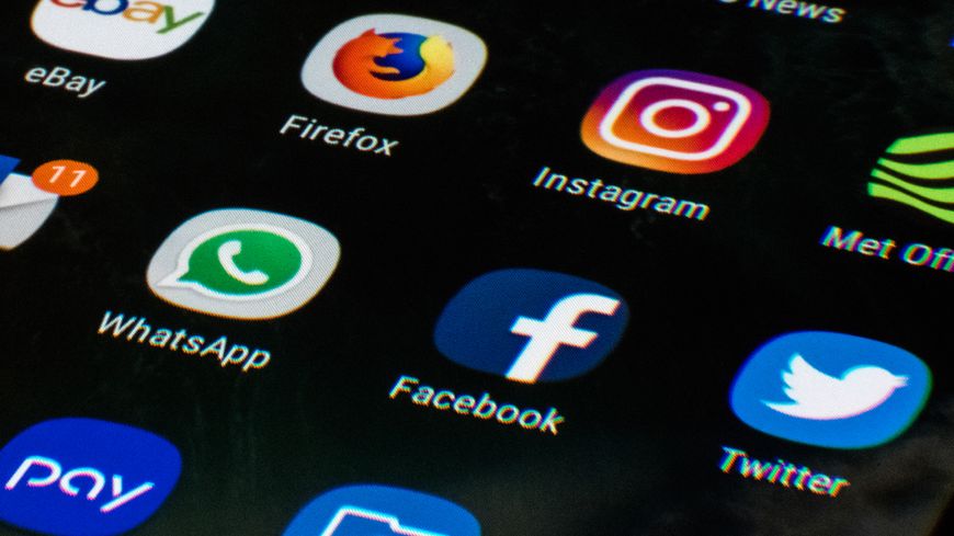 Facebook, Instagram, WhatsApp, Twitter