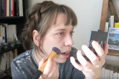 Emmanuelle Laurent, son fond de teint et "ce coquinou" de Jacques Lacan. Emmanuelle Laurent, son fond de teint et "ce coquinou" de Jacques Lacan.
