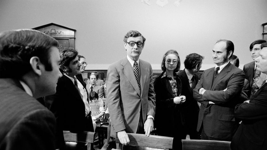La Commission judiciaire de la Chambre des représentants en 1974 lors de la phase préliminaire à l'Impeachment de Richard Nixon. Hillary Clinton était l'une des avocates ayant plaidé la destitution.