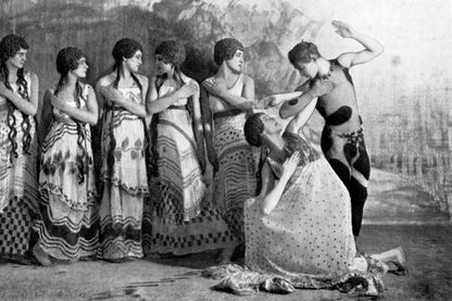 Vaslav Nijinski dans L'Après-midi d'un faune en 1912 Vaslav Nijinski dans L'Après-midi d'un faune en 1912