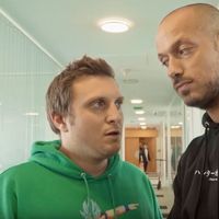 Mcfly (à gauche) et Carlito (à droite), vidéastes français, fondateurs de la chaîne Youtube Mcfly & Carlito.