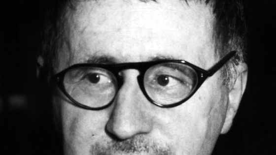 Bertolt Brecht, homme de théâtre allemand, il a été à la fois dramaturge, metteur en scène, critique théâtral, écrivain, auteur de romans, de récits en prose et poète. (photo prise en août 1956). ©AFP - Intercontinentale