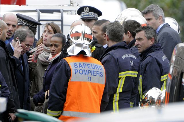 Opérations de police en présence du ministre de l'Intérieur Claude Guéant autour de l'appartement de Merah à Toulouse en 2012
