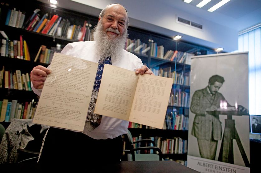Roni Gross dirige les archives d'Albert Einstein conservées à l'université hébraïque de Jérusalem. Photo de février 2016