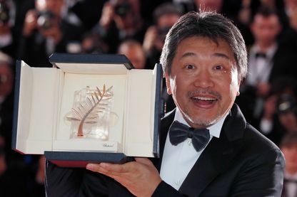 Hirokazu Kore-eda, réalisateur japonais, récompensé de la Palme d'Or, lors du 71ème festival de Cannes (France, 19 mai 2018). Hirokazu Kore-eda, réalisateur japonais, récompensé de la Palme d'Or, lors du 71ème festival de Cannes (France, 19 mai 2018).