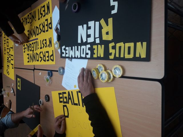 Préparation d'affiches à la bourse du travail, Collectif Rosa Parks