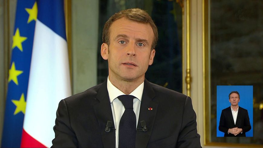 Emmanuel Macron s'est adressé aux Français durant 13 minutes ce lundi pour décréter" l'"état d'urgence économique et sociale"