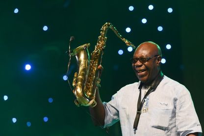 Emmanuel N'Djoke Dibango, alias Manu Dibango, axophoniste et chanteur franco-camerounais de world jazz. Emmanuel N'Djoke Dibango, alias Manu Dibango, axophoniste et chanteur franco-camerounais de world jazz.