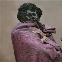 La stature d'Alexandre Dumas de Jean-Loup Bouvier à la fonderie Coubertin avant de partir à Villers-Cotteret , ville natale de l'écrivain, en 2005.