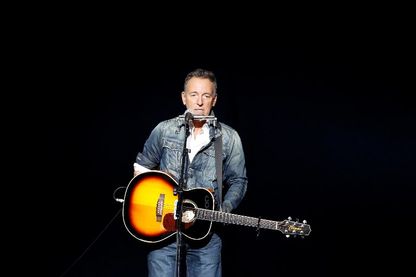 Bruce Springsteen (ici sur une scène new-yorkaise en novembre 2018) Bruce Springsteen (ici sur une scène new-yorkaise en novembre 2018)