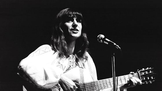 La chanteuse Anne Sylvestre sur scène, © Getty / François Ducasse / Gamma-Rapho