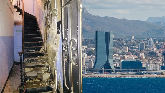 À gauche : la cage d'escalier de l'immeuble de Bachir, habitant marseillais. À droite : le quartier d'affaire de Marseille. La rénovation du quartier a été réalisée par l"établissement public Euroméditerranée. ©Maxppp - CLEMENT MAHOUDEAU/IP3 PRESS