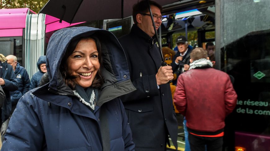 La maire de Paris, Anne Hidalgo (PS), a exploré "les pistes de gratuité" des transports publics lors d'un déplacement à Dunkerque le 30 octobre 2018.