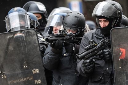 Mobilisés plusieurs samedis de suite, en plus des lycéens et de la menace terroriste, les policiers disent leur mal-être Mobilisés plusieurs samedis de suite, en plus des lycéens et de la menace terroriste, les policiers disent leur mal-être