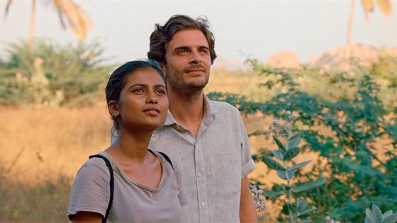 Aarshi Banerjee et Roman Kolinka dans le film "Maya" de Mia Hansen Love - Mia Hansen Love