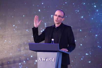 Yuval Noah Harari, historien israélien, auteur du best-seller international "Sapiens : Une brève histoire de l'humanité" et de "Homo Deus : Une brève histoire de l'avenir". Yuval Noah Harari, historien israélien, auteur du best-seller international "Sapiens : Une brève histoire de l'humanité" et de "Homo Deus : Une brève histoire de l'avenir".
