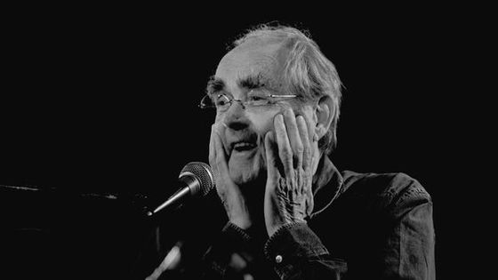 France Musique a rendu hommage ce samedi 26 janvier de 11h à 13h30, dans une émission spéciale présentée par Thierry Jousse et Jean-Baptiste Urbain. A partir de 13h30, l'antenne a rediffusé la série de Grands Entretiens consacrée à Michel Legrand. - Getty / Paul Charbit