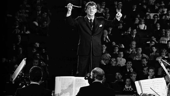 Leonard Bernstein dirige l'Orchestre philharmonique de New York lors d'un concert de jeunes, 1958 - CBS Photo Archive / Getty Images