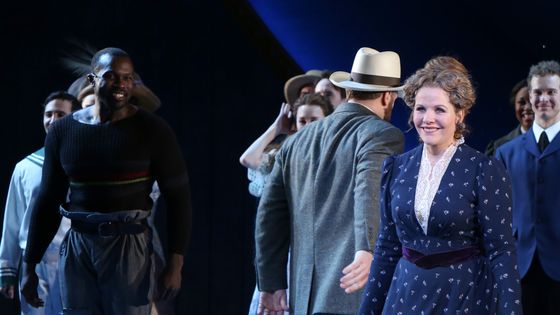 'Carousel' Broadway Opening Night - Curtain Call NEW YORK, NY - APRIL 12: Joshua Henry and Renee Fleming during the Opening Night Curtain Call for 'Carousel' at the Imperial Theatre on April 12, 2018 in New York City. ©Getty - Walter McBride/WireImage
