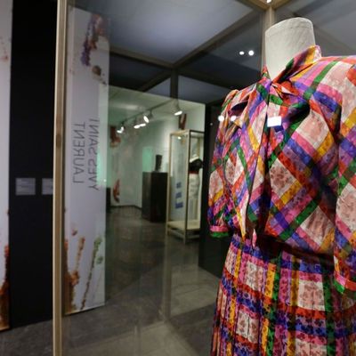 Exposition Look ! Les couturiers de A à Z, organisée au Musée des Arts appliqués (MAKK) de Cologne (Allemagne)