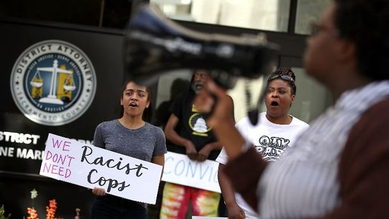 Des manifestants de Black Lives Matter après les funérailles de Stephon Clark, le 29 mars 2018 à Sacramento. ©AFP - JUSTIN SULLIVAN / GETTY