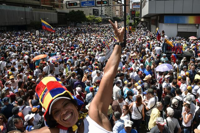 Le 23 janvier 2019, jour de l'anniversaire du coup d'Etat contre la dictature en 1958, des milliers de personnes sont descendues dans les rues de Caracas contre Nicolas Maduro