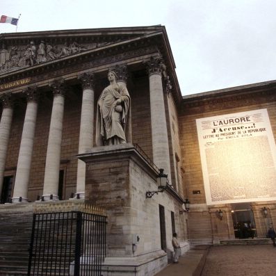 Affaire politique, militaire et religieuse qui divise profondément la France entre 1894 et 1906, l'affaire Dreyfus marque également un tournant dans la place accordée aux Juifs dans le récit national