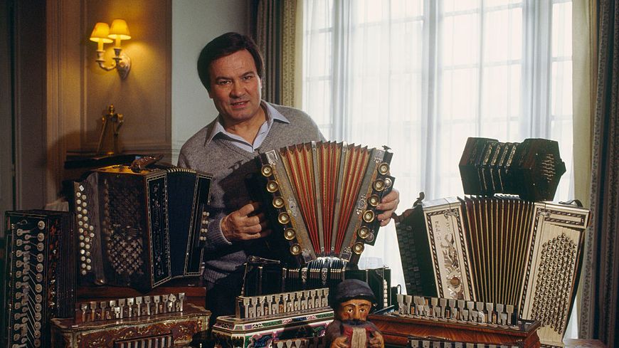 Marcel Azzola chez lui en 1986.
