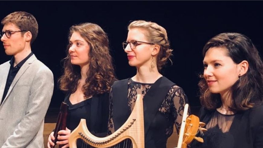 l'ensemble Apotropaik