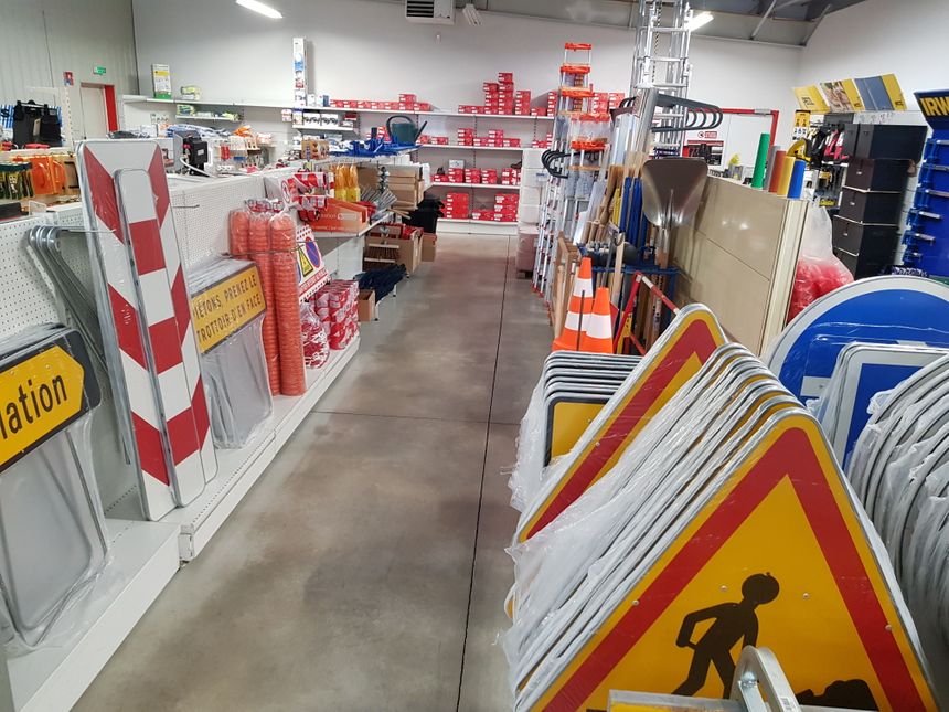 Des panneaux de signalisation pour les chantiers sont à la disposition des professionnels du bâtiment