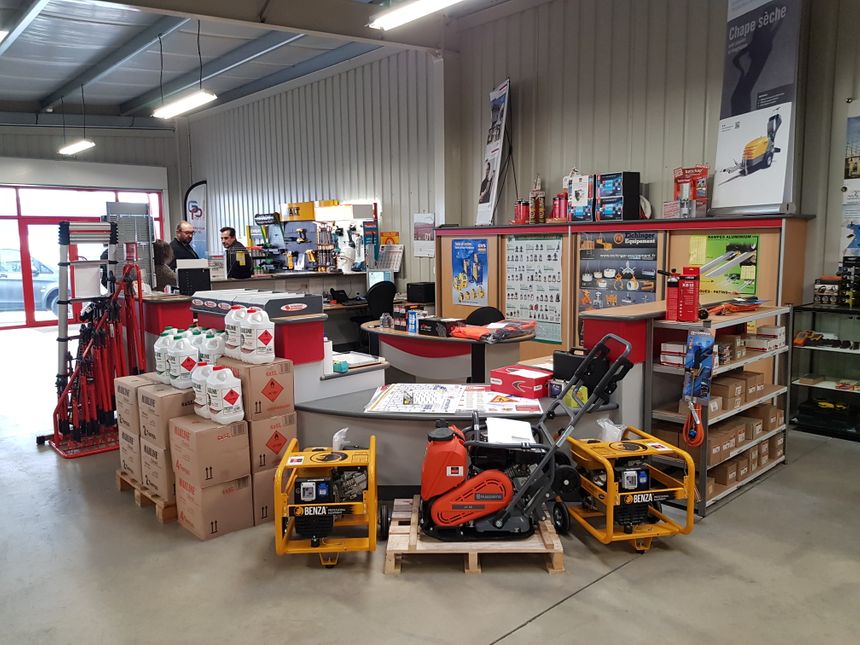 Les articles sont bien en évidence dans le magasin (entreprise MOS en zone nord à Limoges)