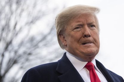 Le président des États-Unis, Donald Trump, parle aux médias alors qu'il quitte la Maison Blanche à Washington, le 14 janvier 2019, en route pour la Nouvelle-Orléans, en Louisiane. Le président des États-Unis, Donald Trump, parle aux médias alors qu'il quitte la Maison Blanche à Washington, le 14 janvier 2019, en route pour la Nouvelle-Orléans, en Louisiane.