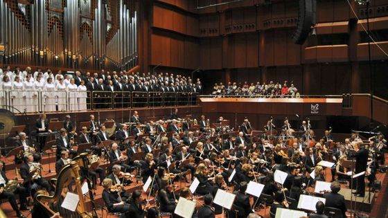 Le HR Sinfonieorchester dirigé par Paavo Järvi en 2009 dans le Vieil opéra de Francfort - Manfred Roth
