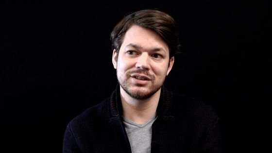 David Fray prône le concept d'écoute active pour l'auditeur : être totalement dans la musique et faire abstraction du monde qui l'entoure ©Radio France - Mattéo Iachkine, Lucie Bombled
